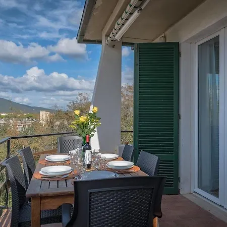 Prile Apartment *