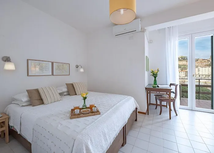 Prile Apartment *
