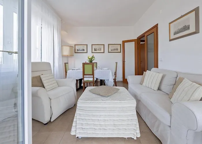Prile Apartment *