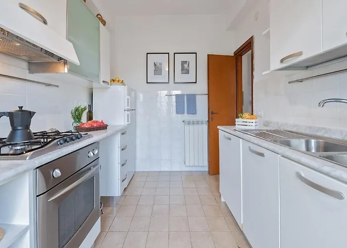 Prile Apartment *